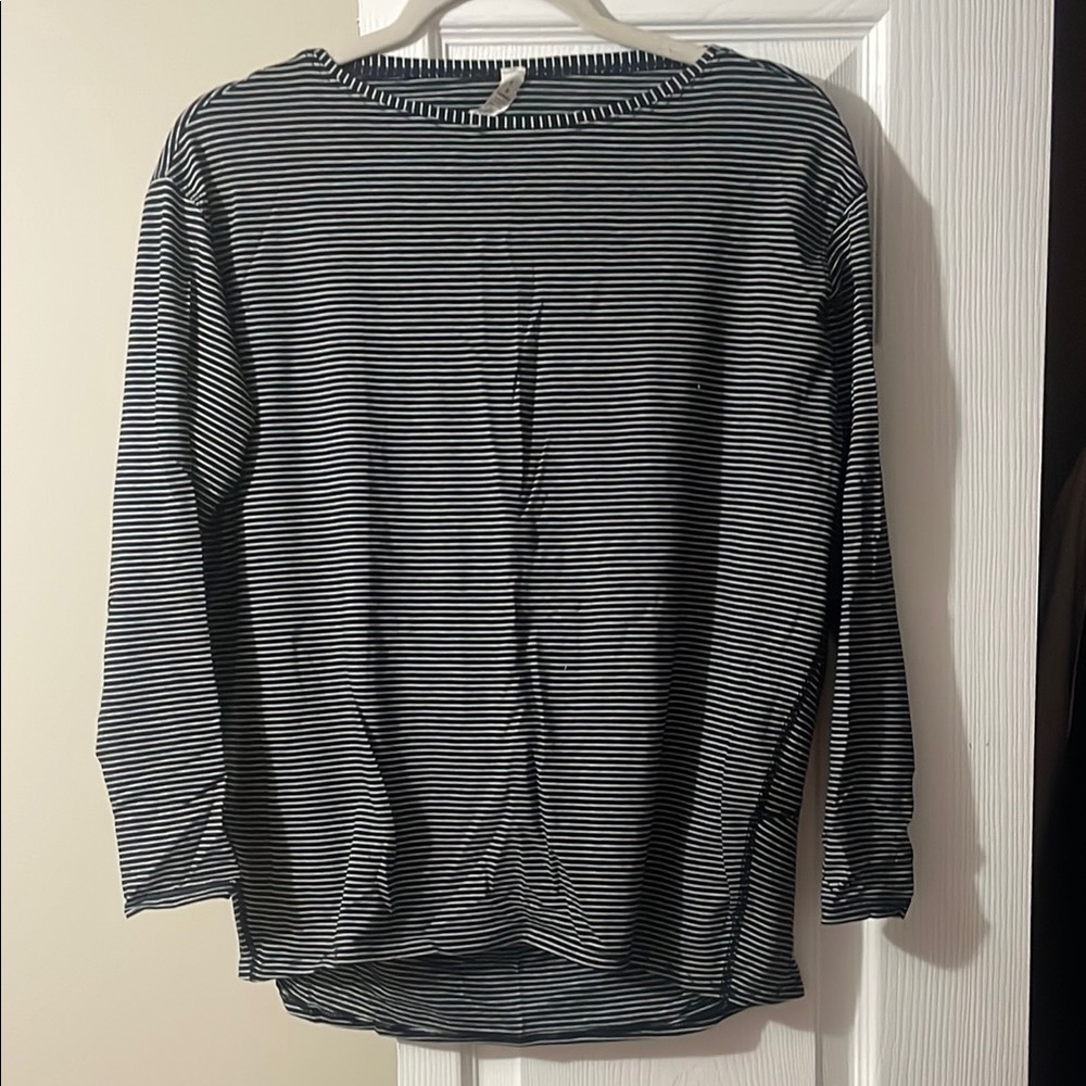 Lululemon Size 4 Back in Action Long Sleeve Tee